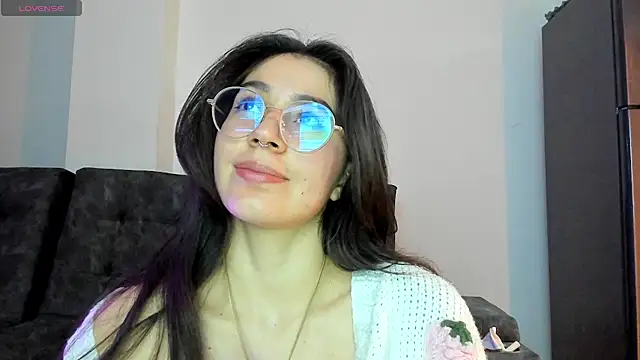 emmadiaz1 online show from December 3, 2024, 1:25 am