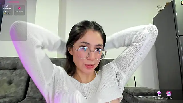 emmadiaz1 online show from December 2, 2025, 4:14 am