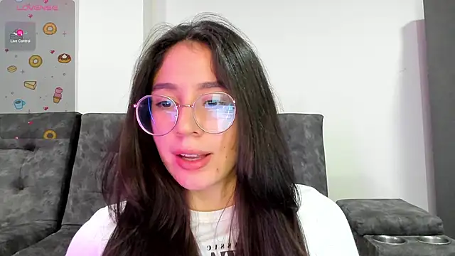 emmadiaz1 online show from March 22, 2025, 6:00 am