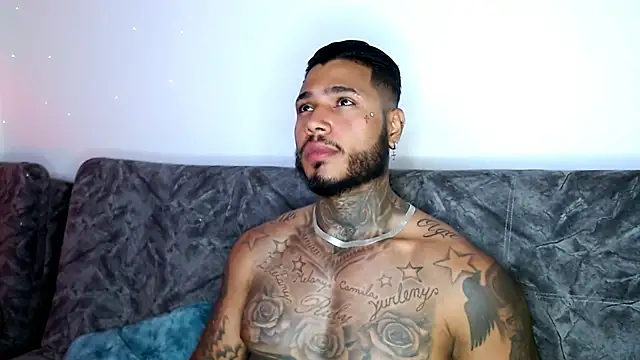 Snapshot of Exotic_tatto27121 chatting on January 17, 2025, 12:10 am Exotic tatto27121 online show from January 17, 2025, 12:10 am