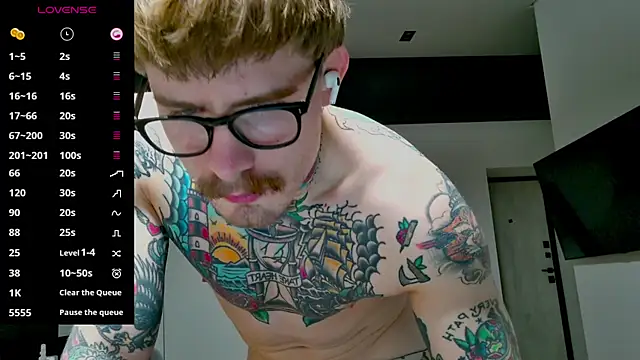 Snapshot of white_King9999 chatting on October 24, 2025, 2:43 am white King9999 online show from October 24, 2025, 2:43 am