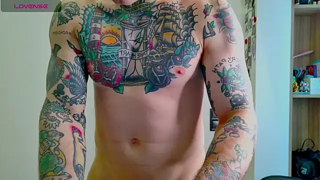 Snapshot of white_King9999 chatting on February 19, 2026, 12:35 pm white King9999 online show from February 19, 2026, 12:35 pm