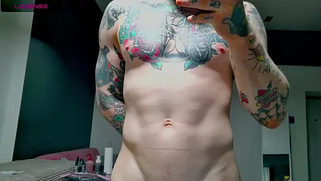 Snapshot of white_King9999 chatting on December 1, 2025, 3:40 am white King9999 online show from December 1, 2025, 3:40 am