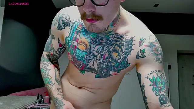 Snapshot of white_King9999 chatting on November 30, 2025, 1:45 pm white King9999 online show from November 30, 2025, 1:45 pm