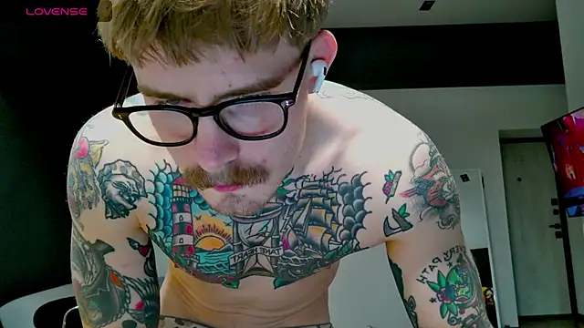 Snapshot of white_King9999 chatting on November 4, 2025, 1:26 pm white King9999 online show from November 4, 2025, 1:26 pm