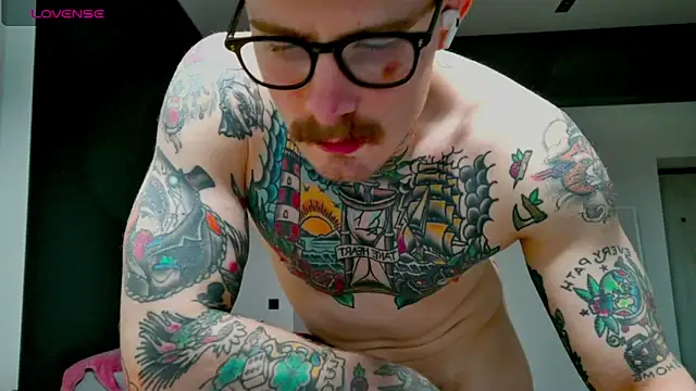 Snapshot of white_King9999 chatting on November 1, 2025, 1:27 pm white King9999 online show from November 1, 2025, 1:27 pm