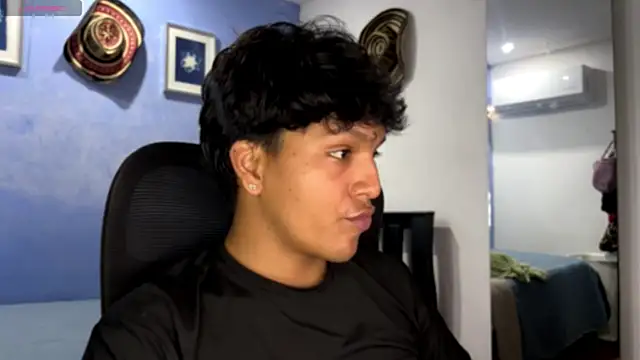 Xander bonnet1 online show from November 25, 2025, 3:23 pm