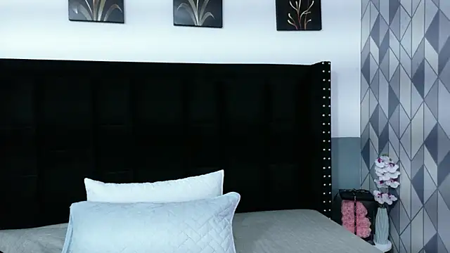 petitelittleebony online show from April 14, 2026, 2:49 am