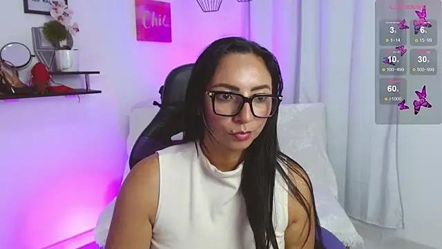 Emmi Cam online show from April 15, 2026, 7:58 pm