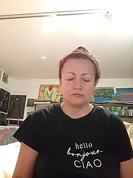 MariaAnaSunshine online show from October 1, 2025, 8:24 pm