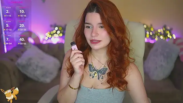 RedShinee online show from December 22, 2025, 2:06 pm