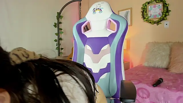 Snapshot of honey_fox1 chatting on March 14, 2025, 9:00 pm honey fox1 online show from March 14, 2025, 9:00 pm