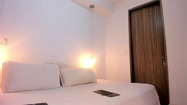 Mariana Synn online show from July 25, 2026, 1:24 am
