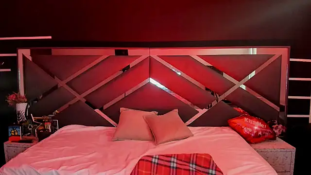 SexyNaf online show from September 18, 2025, 7:28 pm