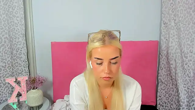 KristyHoney online show from October 7, 2025, 5:36 pm