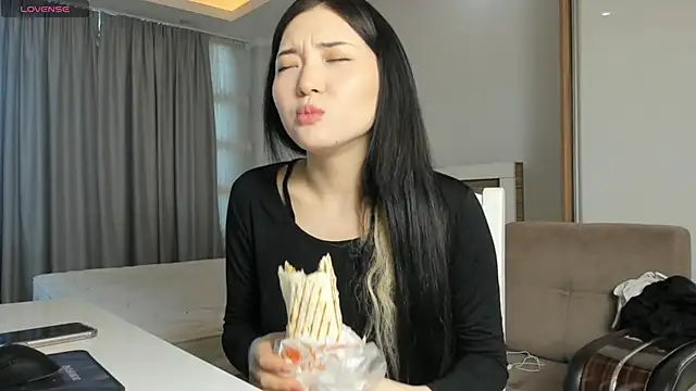 kirigaya asuna online show from December 17, 2024, 3:39 am