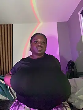 Snapshot of just4Ux chatting on April 14, 2026, 6:24 pm just4Ux online show from April 14, 2026, 6:24 pm