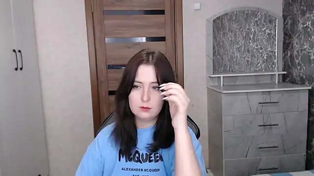 Kristy-Max online show from December 14, 2025, 9:04 am