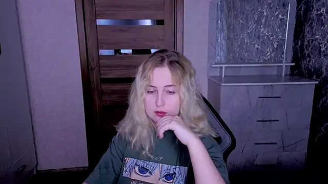 Snapshot of Kristy-Max chatting on June 20, 2026, 5:51 pm Kristy-Max online show from June 20, 2026, 5:51 pm