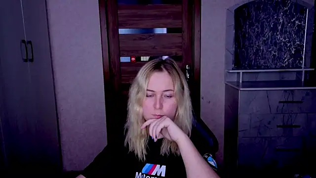 Kristy-Max online show from June 3, 2026, 11:09 pm