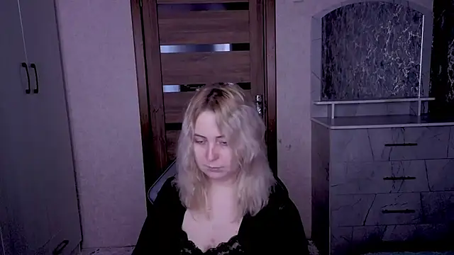 Kristy-Max online show from April 27, 2026, 9:57 pm