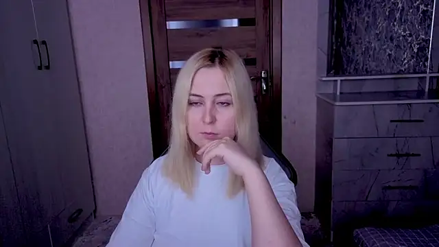 Kristy-Max online show from April 9, 2026, 9:43 pm