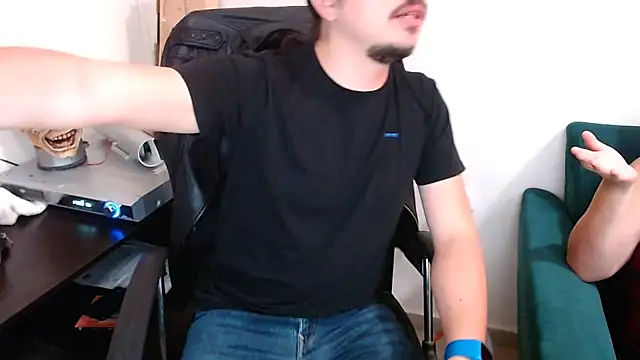 webothtwo online show from January 13, 2025, 3:04 pm