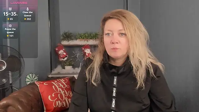 JesiaFoxi online show from December 22, 2025, 1:22 pm