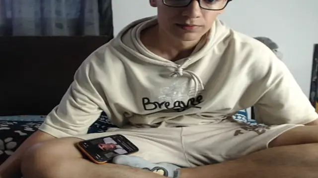 Snapshot of Tobicutee chatting on February 11, 2026, 1:00 pm Tobicutee online show from February 11, 2026, 1:00 pm