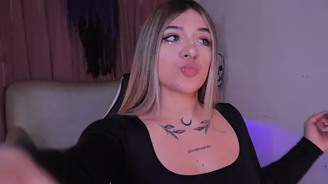 ashleyvalirya online show from October 22, 2025, 4:01 am