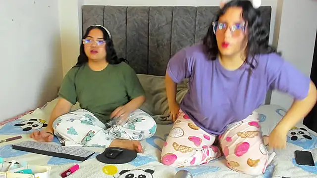 Snapshot of maddie-and-chelsea- chatting on March 12, 2026, 7:56 am maddie-and-chelsea- online show from March 12, 2026, 7:56 am