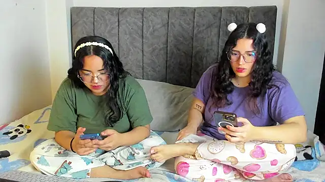 Snapshot of maddie-and-chelsea- chatting on March 13, 2026, 9:14 am maddie-and-chelsea- online show from March 13, 2026, 9:14 am