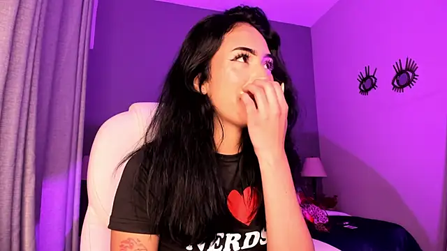 Giovanna oliveira online show from November 21, 2025, 6:56 am