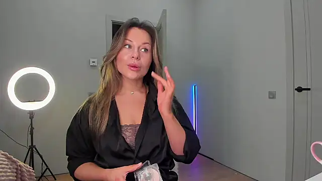 Snapshot of _cometoseeme_ chatting on January 18, 2026, 2:09 pm cometoseeme online show from January 18, 2026, 2:09 pm