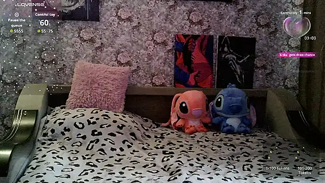 Snapshot of AlexandrinaLii chatting on October 29, 2025, 6:56 am AlexandrinaLii online show from October 29, 2025, 6:56 am