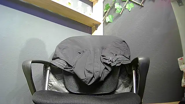 Snapshot of hardbigcock16 chatting on October 17, 2025, 6:50 am hardbigcock16 online show from October 17, 2025, 6:50 am