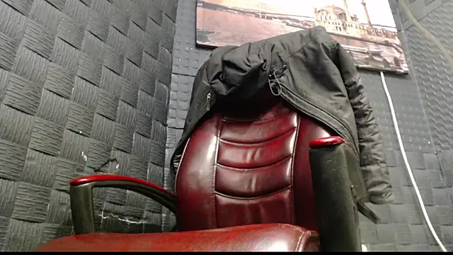 Snapshot of hardbigcock16 chatting on November 27, 2025, 12:27 pm hardbigcock16 online show from November 27, 2025, 12:27 pm