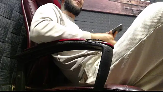 Snapshot of hardbigcock16 chatting on November 24, 2025, 10:04 am hardbigcock16 online show from November 24, 2025, 10:04 am