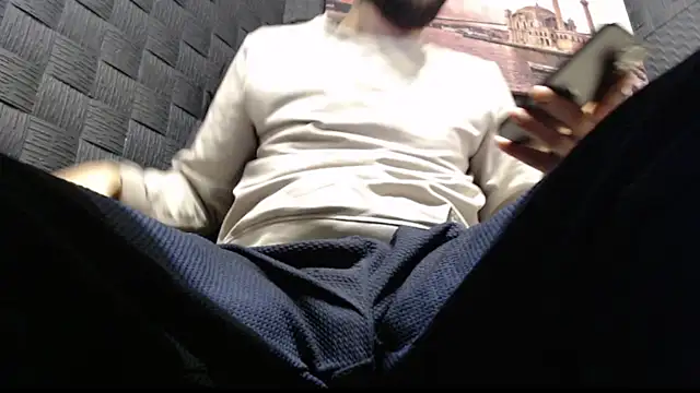 Snapshot of hardbigcock16 chatting on November 29, 2025, 7:30 am hardbigcock16 online show from November 29, 2025, 7:30 am