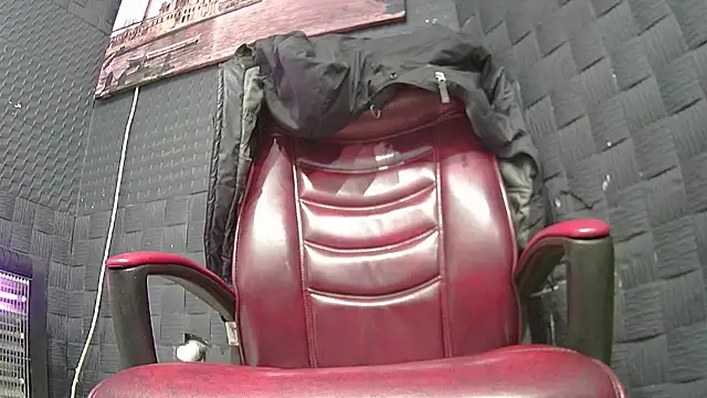 Snapshot of hardbigcock16 chatting on December 1, 2025, 7:31 am hardbigcock16 online show from December 1, 2025, 7:31 am