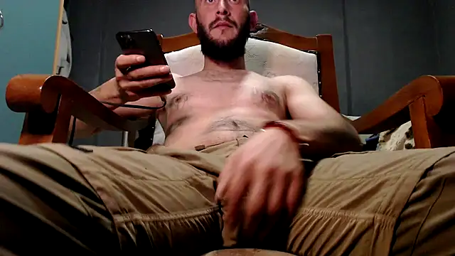 Snapshot of hardbigcock16 chatting on December 5, 2025, 6:39 pm hardbigcock16 online show from December 5, 2025, 6:39 pm