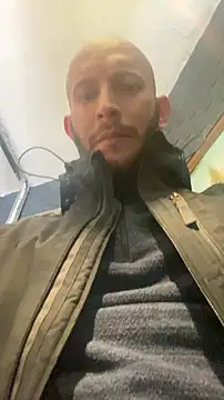 Snapshot of hardbigcock16 chatting on February 24, 2026, 10:27 am hardbigcock16 online show from February 24, 2026, 10:27 am