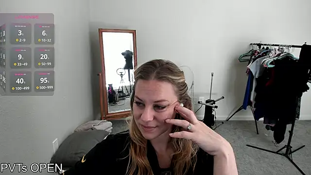 Snapshot of Peaches_N_Kreme chatting on September 14, 2025, 10:21 pm Peaches N Kreme online show from September 14, 2025, 10:21 pm