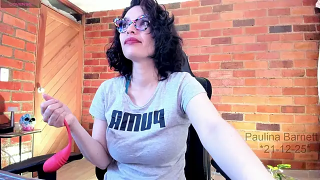 paulinabarnett- online show from December 22, 2025, 3:17 am