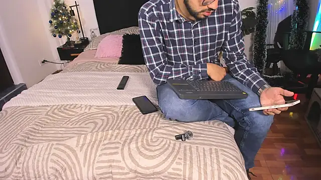 Snapshot of -soulmate-s chatting on December 19, 2025, 1:35 pm -soulmate-s online show from December 19, 2025, 1:35 pm