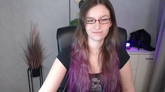 emmaxDelight online show from November 5, 2025, 6:27 am