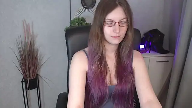 emmaxDelight online show from October 29, 2025, 6:23 am