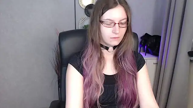 emmaxDelight online show from October 3, 2025, 5:20 am