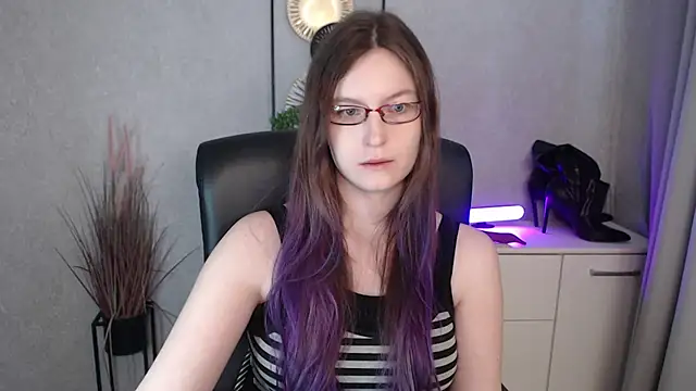 emmaxDelight online show from November 15, 2025, 7:12 am