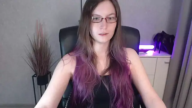 emmaxDelight online show from December 4, 2025, 7:18 am